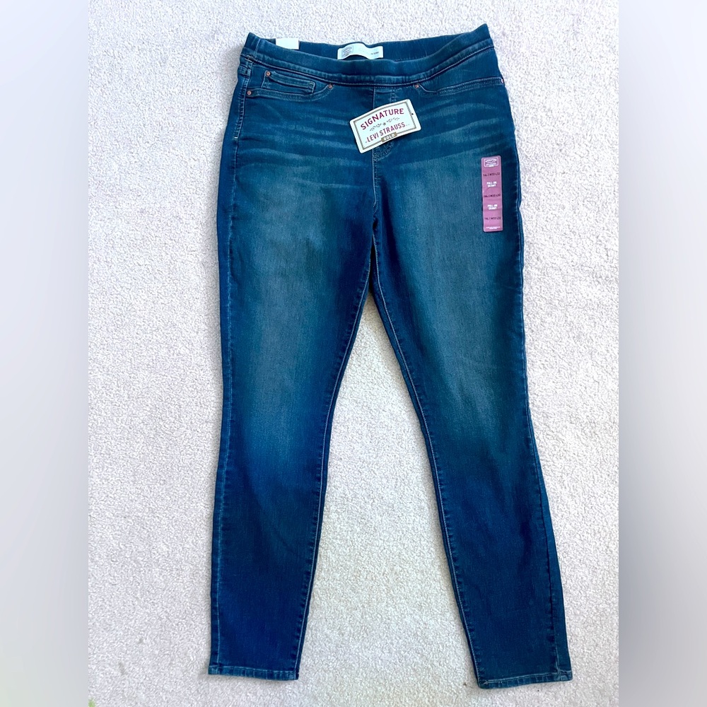 NWT Levis Signature pull on skinny jeans